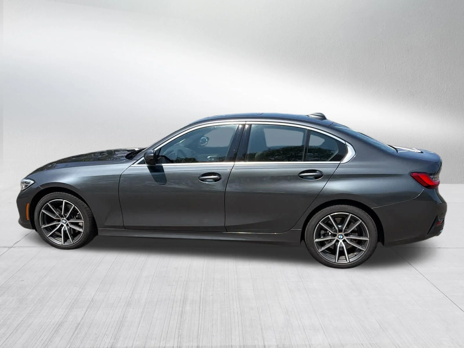Used 2019 Mineral Gray Metallic BMW 330i xDrive image 7