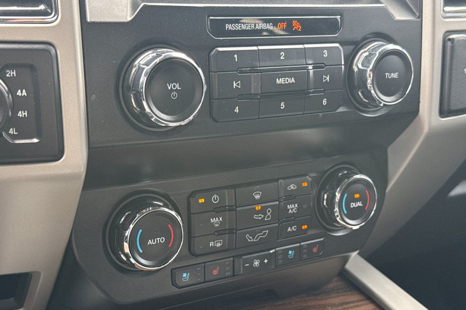 Used 2020 Black Ford Lariat image 19