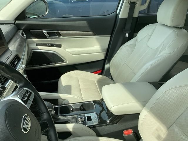 Used 2021 White Pearl Kia EX image 15