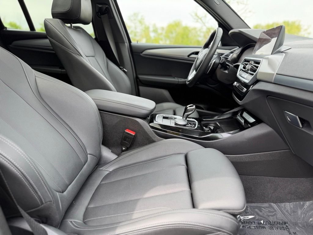 Used 2024 Gray BMW xDrive30i image 30