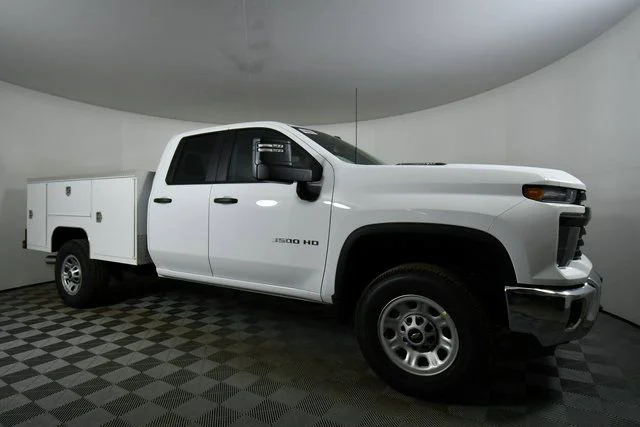 New 2026 Summit White Chevrolet WT image 9