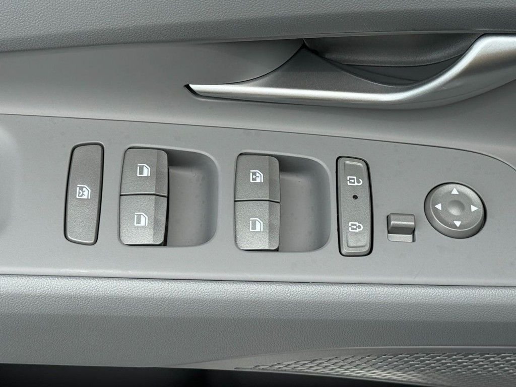 2025 Hyundai Elantra Blue - Photo 11