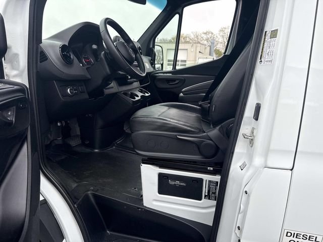 Used 2025 White Mercedes-Benz Cargo 144 WB image 17
