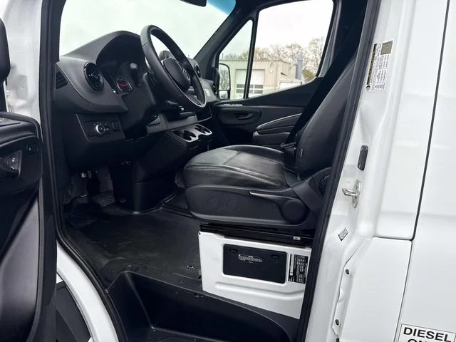 Used 2025 White Mercedes-Benz Cargo 144 WB image 17