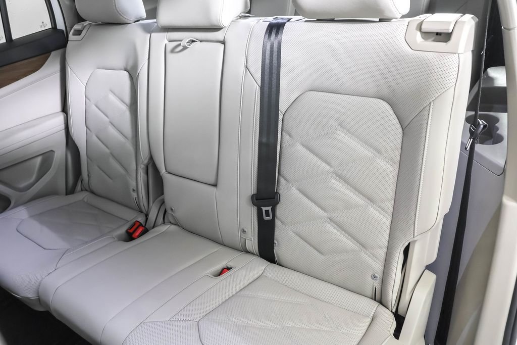 Used 2026 White Volkswagen SE image 27