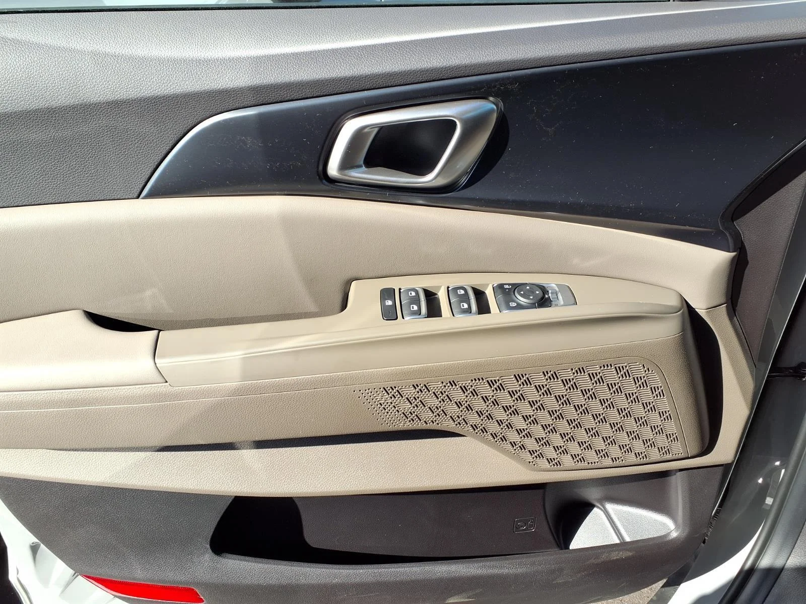 New 2027 Ceramic Silver Kia LXS image 11