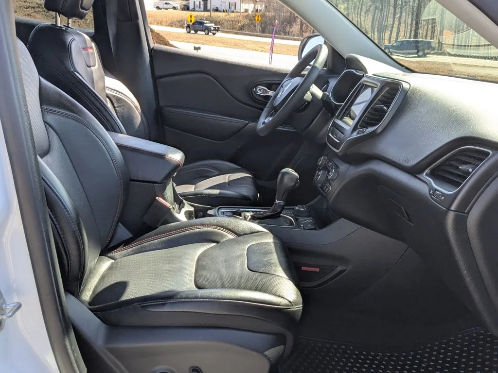 Used 2022 Bright White Clearcoat Jeep Trailhawk image 29