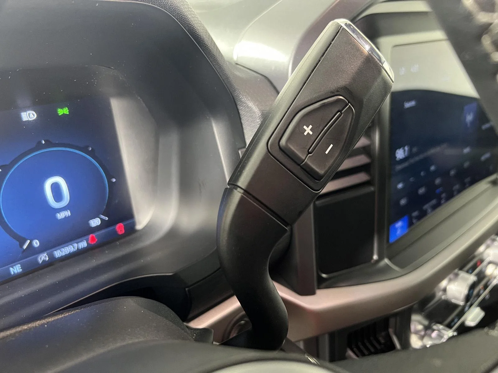 Used 2025 Silver Ford XLT image 6