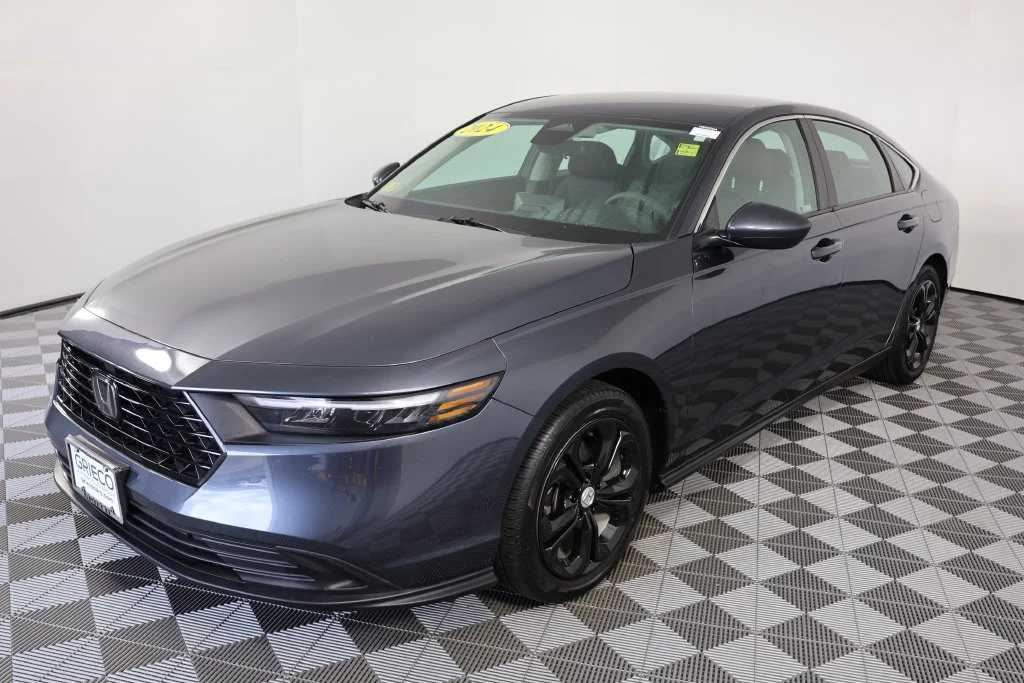 Used 2024 Meteorite Gray Metallic Honda LX image 4