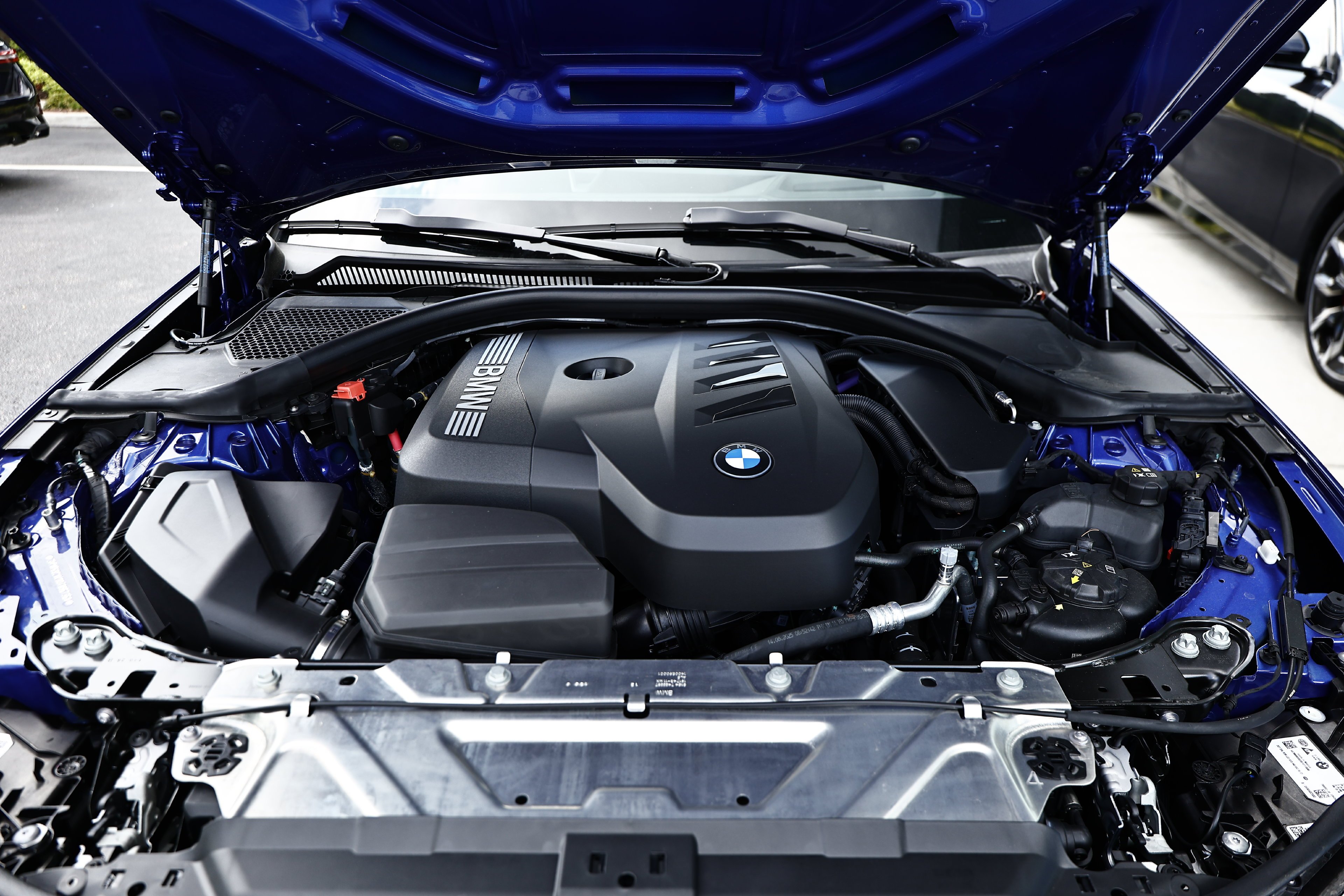 New 2026 Portimao Blue Metallic BMW 330i image 33