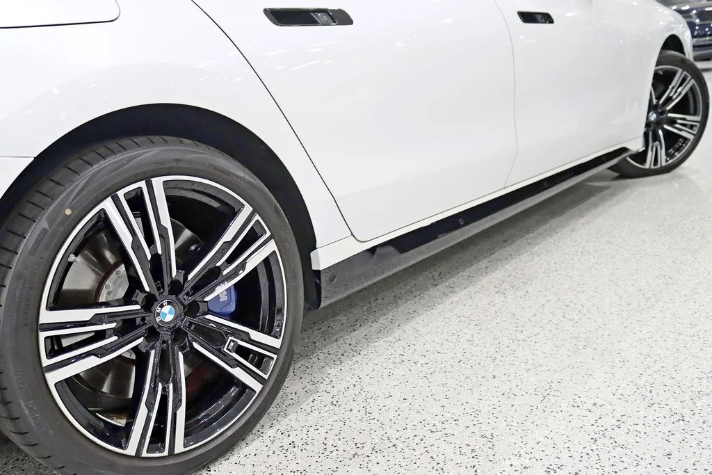 Used 2024 White BMW 760i xDrive image 11