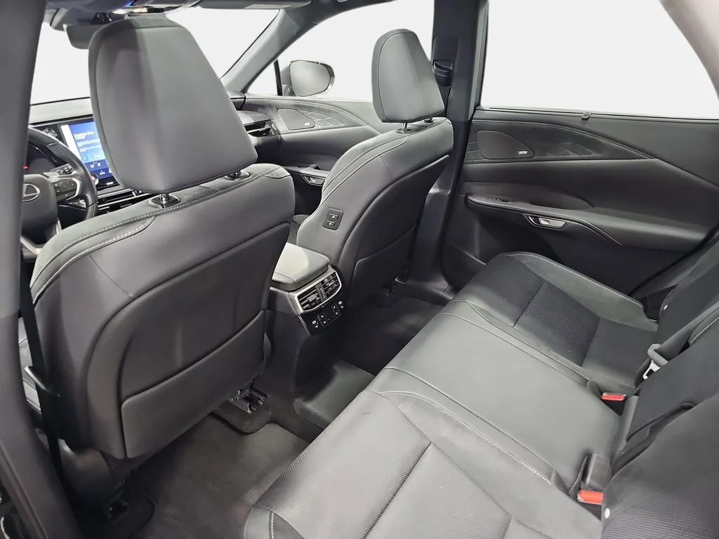 2024 Lexus RX PHEV 450h+ - Photo 11