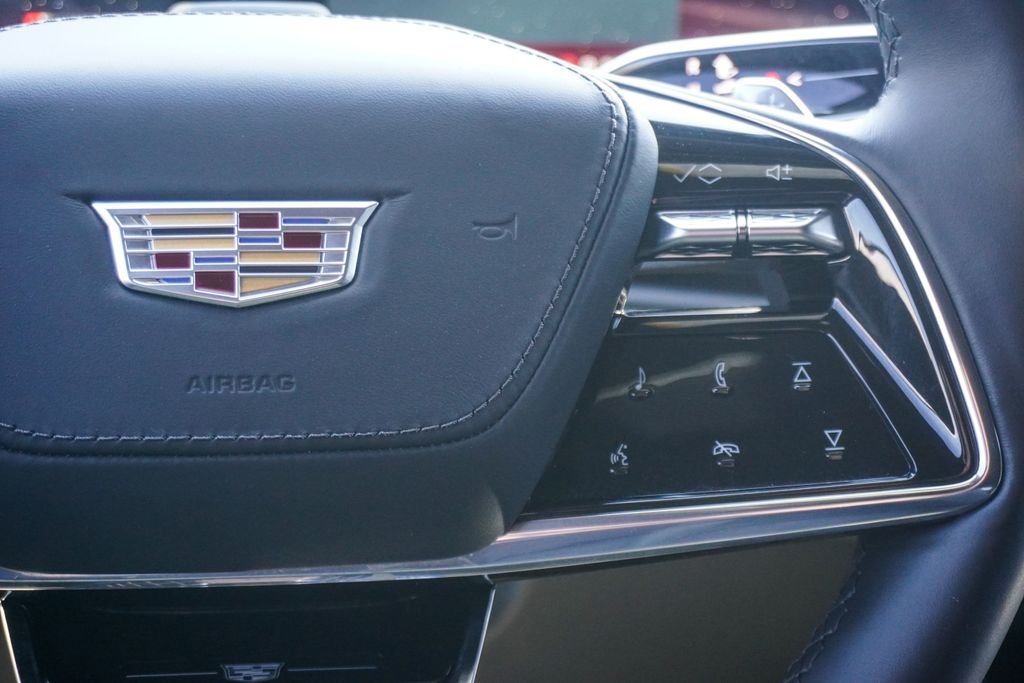 Used 2025 White Cadillac V-Series image 20