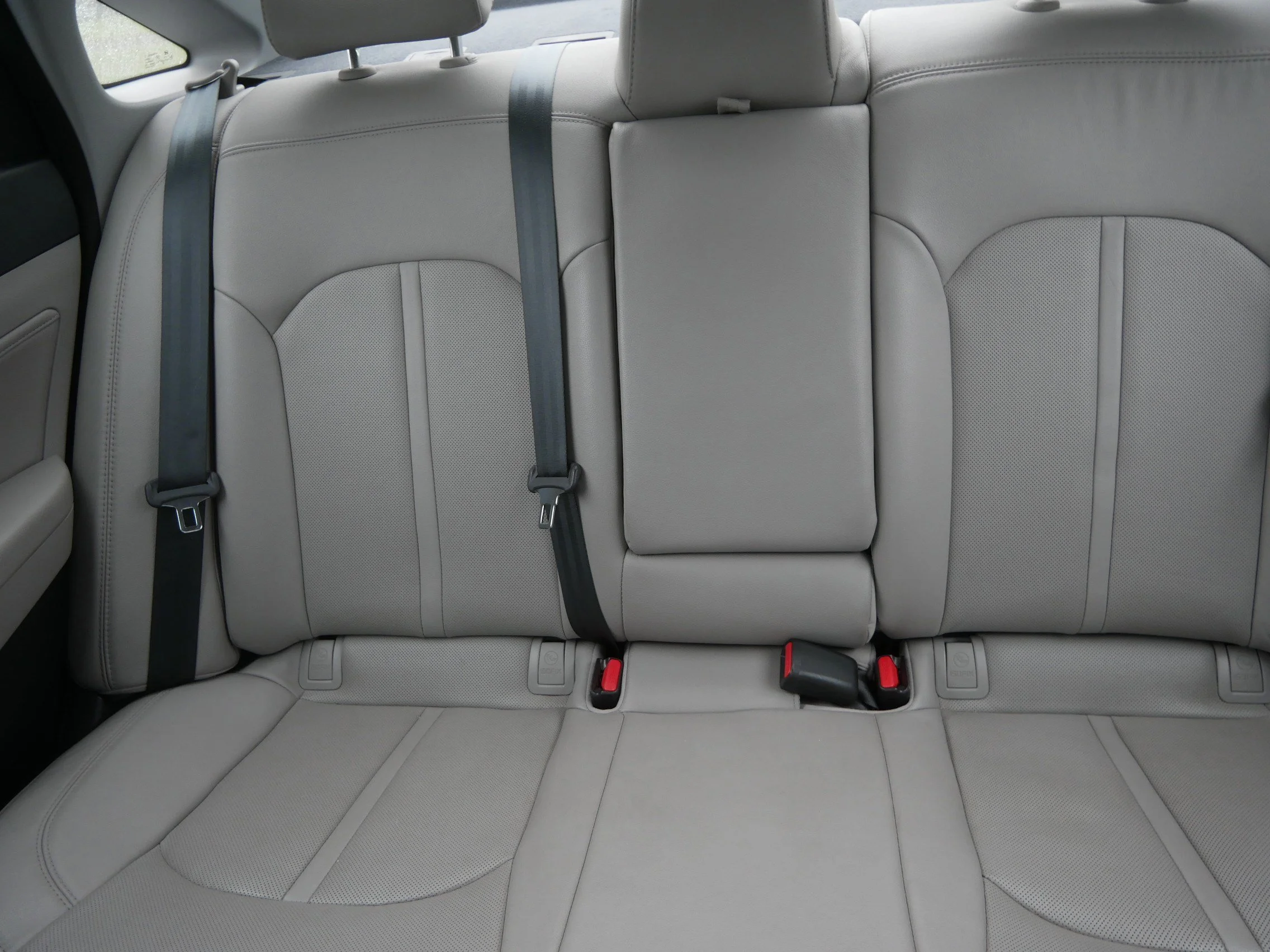Used 2017 Quartz White Pearl Hyundai Limited image 13