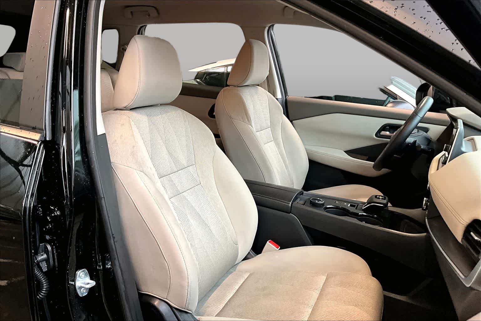 Used 2025 Super Black Nissan SV image 9
