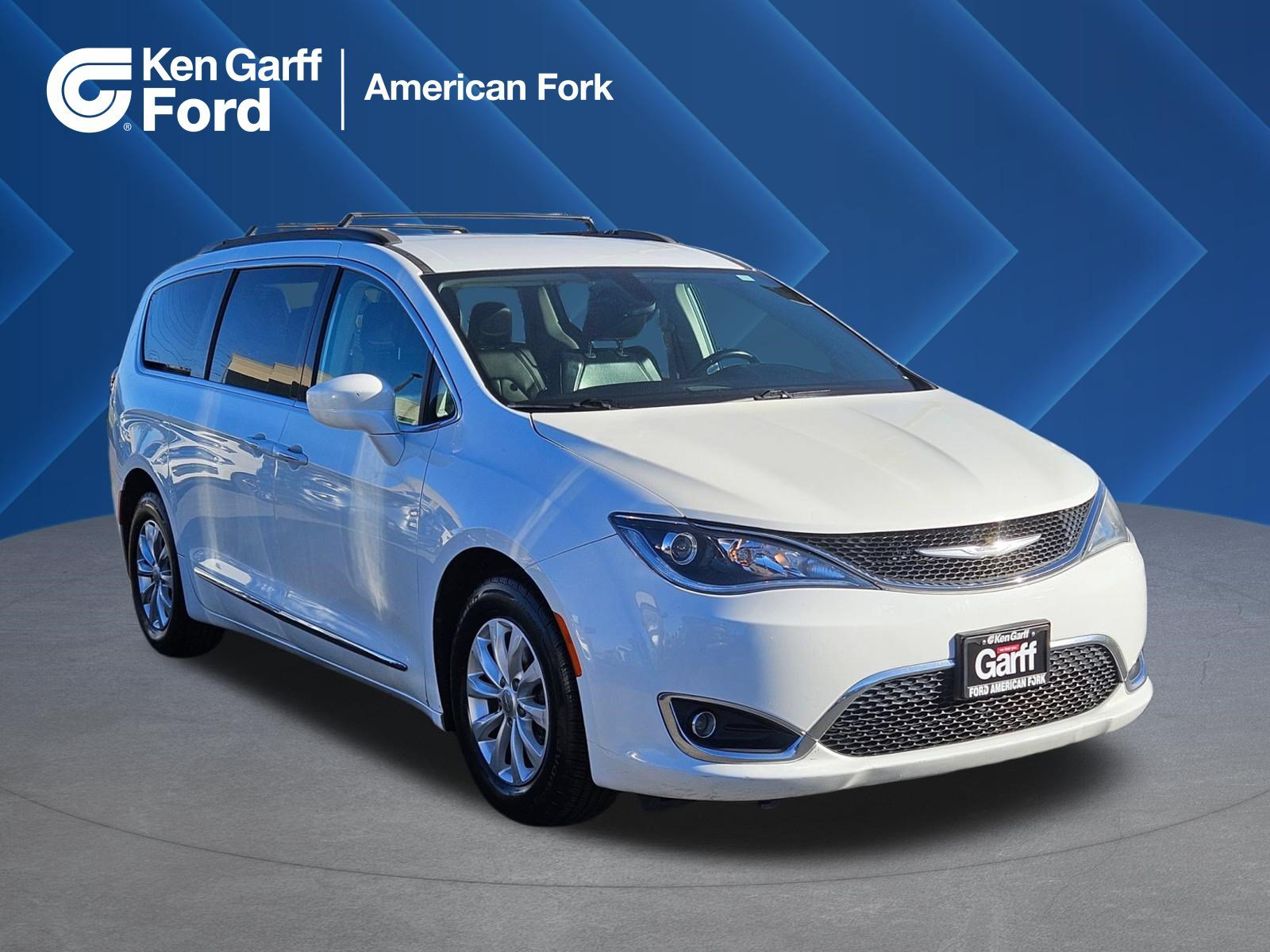 2017 Chrysler Pacifica Touring-L's photo