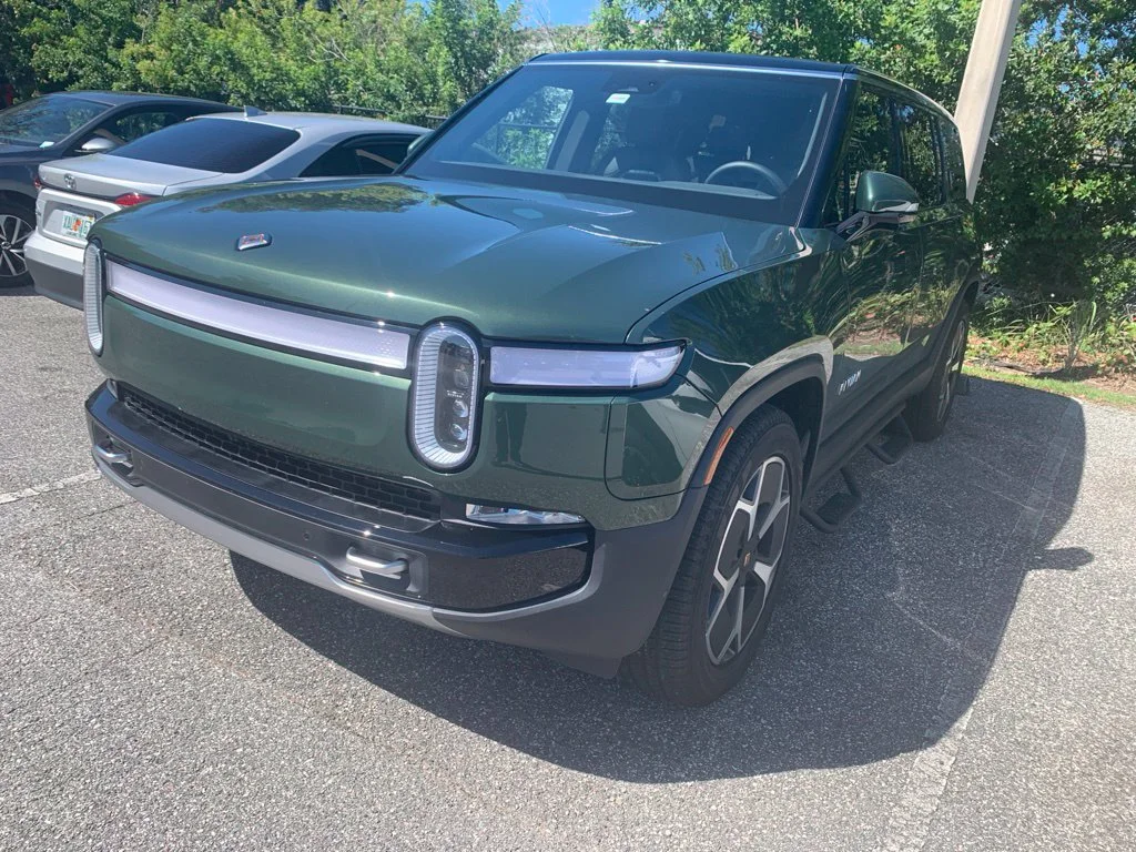 Used 2024 Green Rivian  image 2