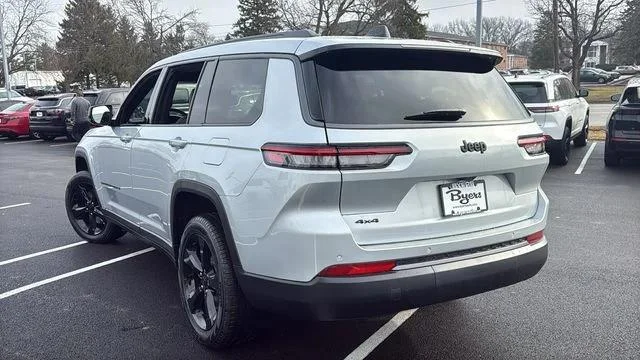 New 2026 Silver Zynith Exterior Paint Jeep Limited image 4
