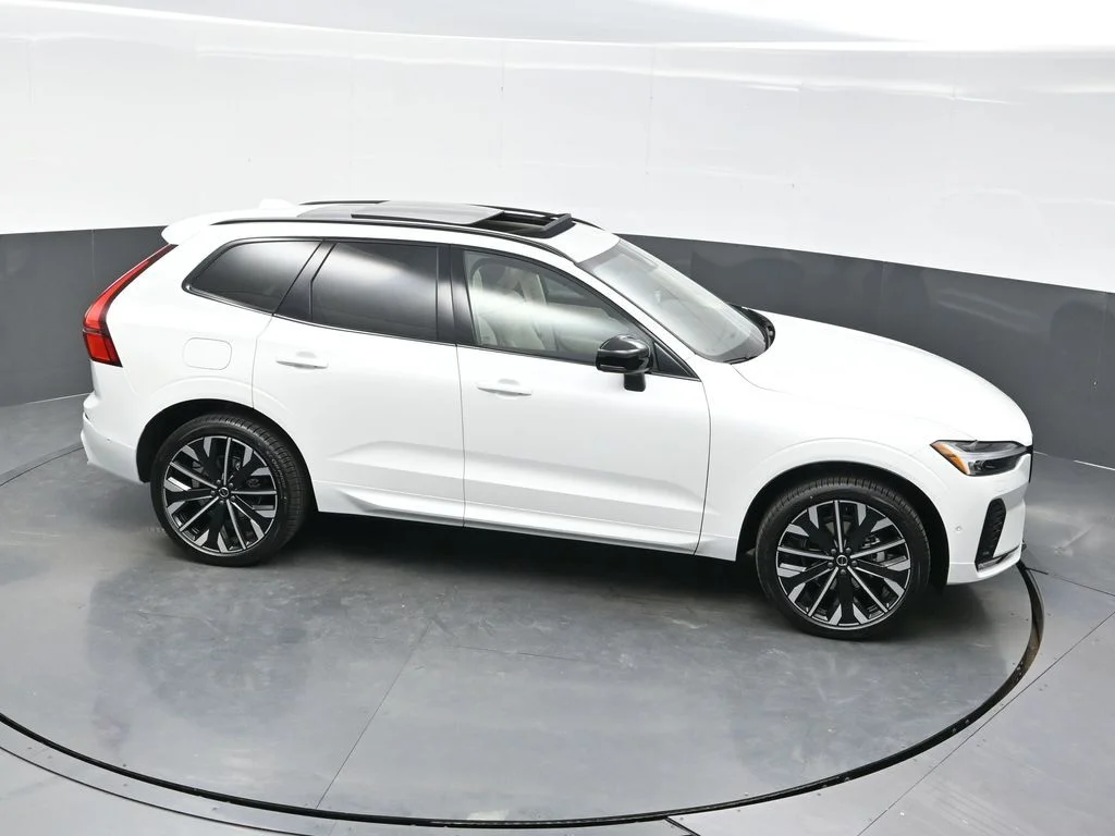 Used 2026 Crystal White Volvo Ultra image 38