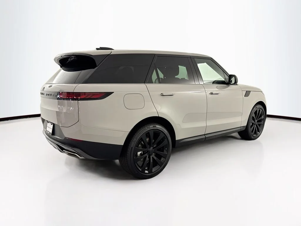 New 2026 Borasco Grey Land Rover SE image 5