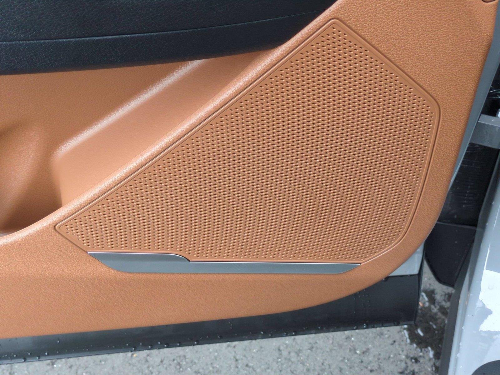 New 2027 WOLF GRAY KIA  image 15