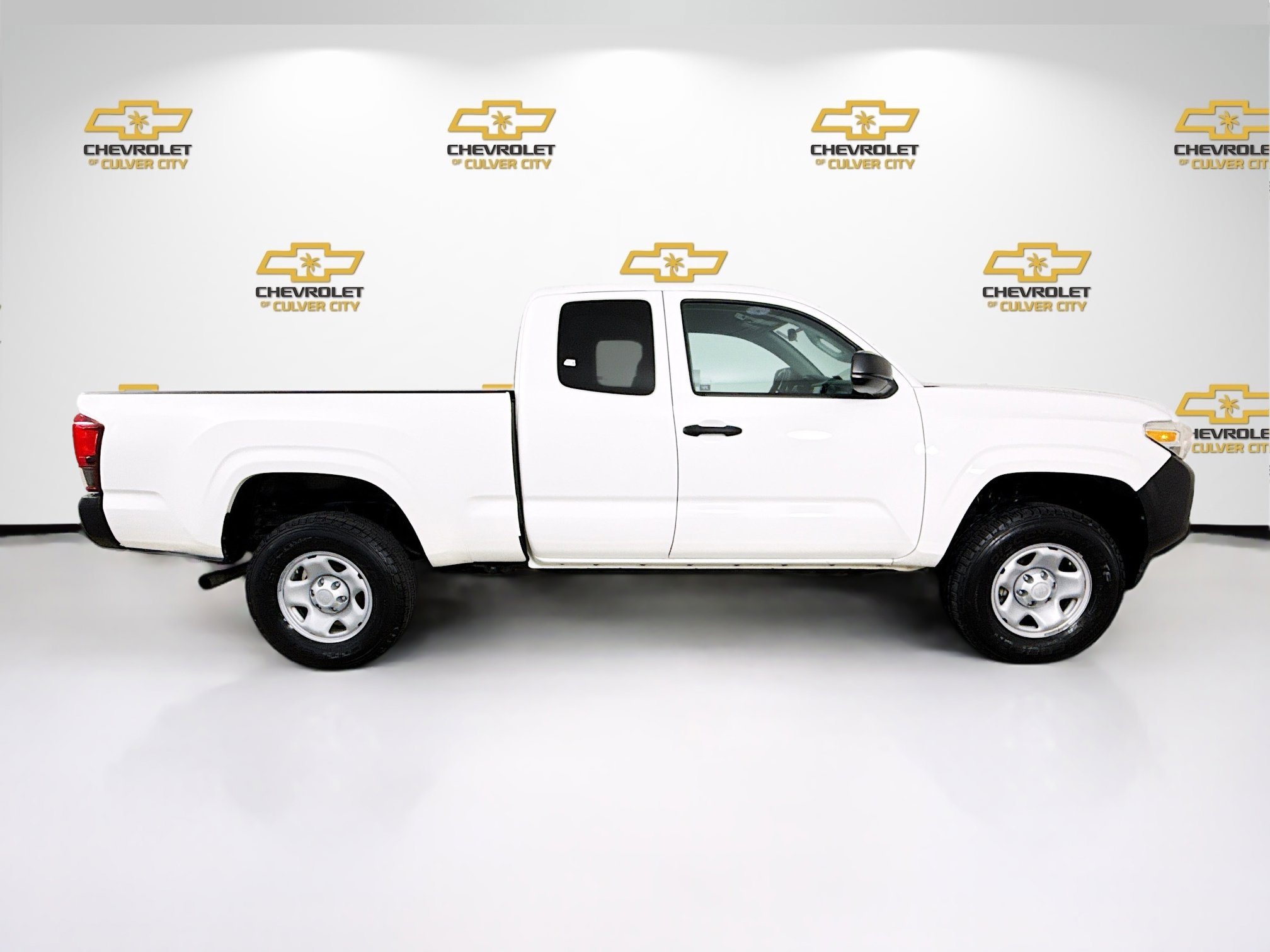 Used 2021  Toyota SR image 8