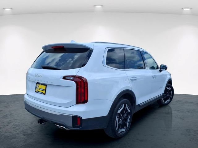 Used 2025 White Kia S image 8