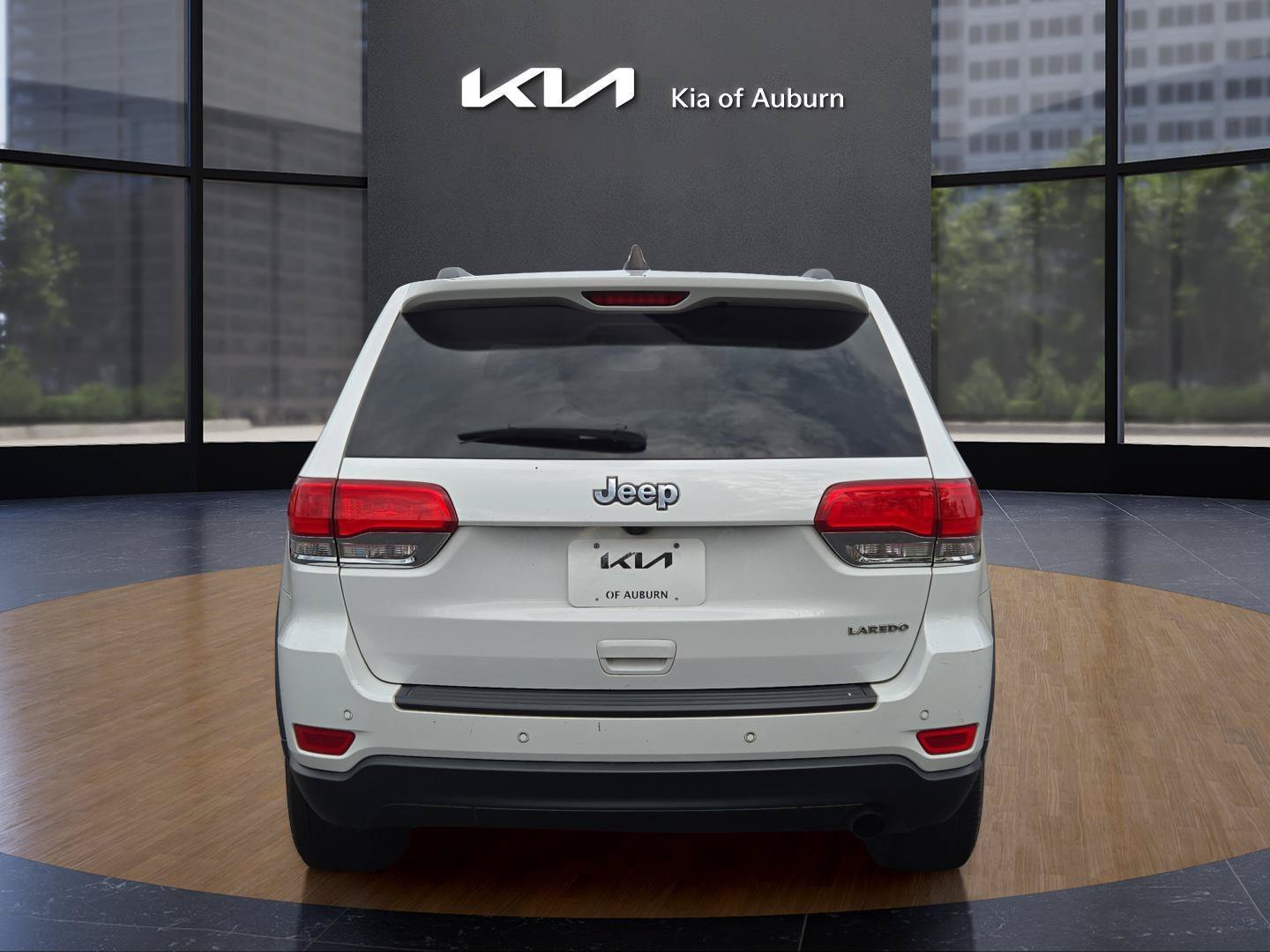Used 2018 White Jeep Laredo E image 7
