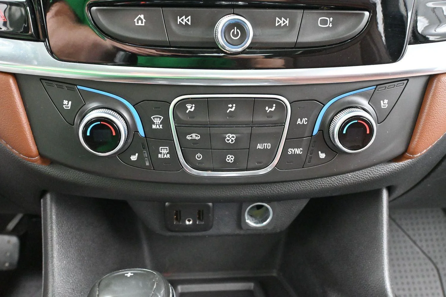 Used 2019 IRIDESCENT PEARL TRICOAT Chevrolet High Country image 30
