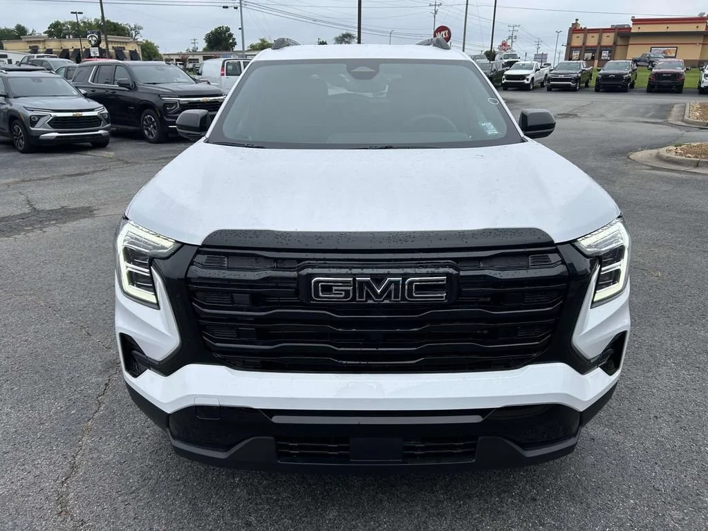 New 2027 Summit White GMC Elevation image 9