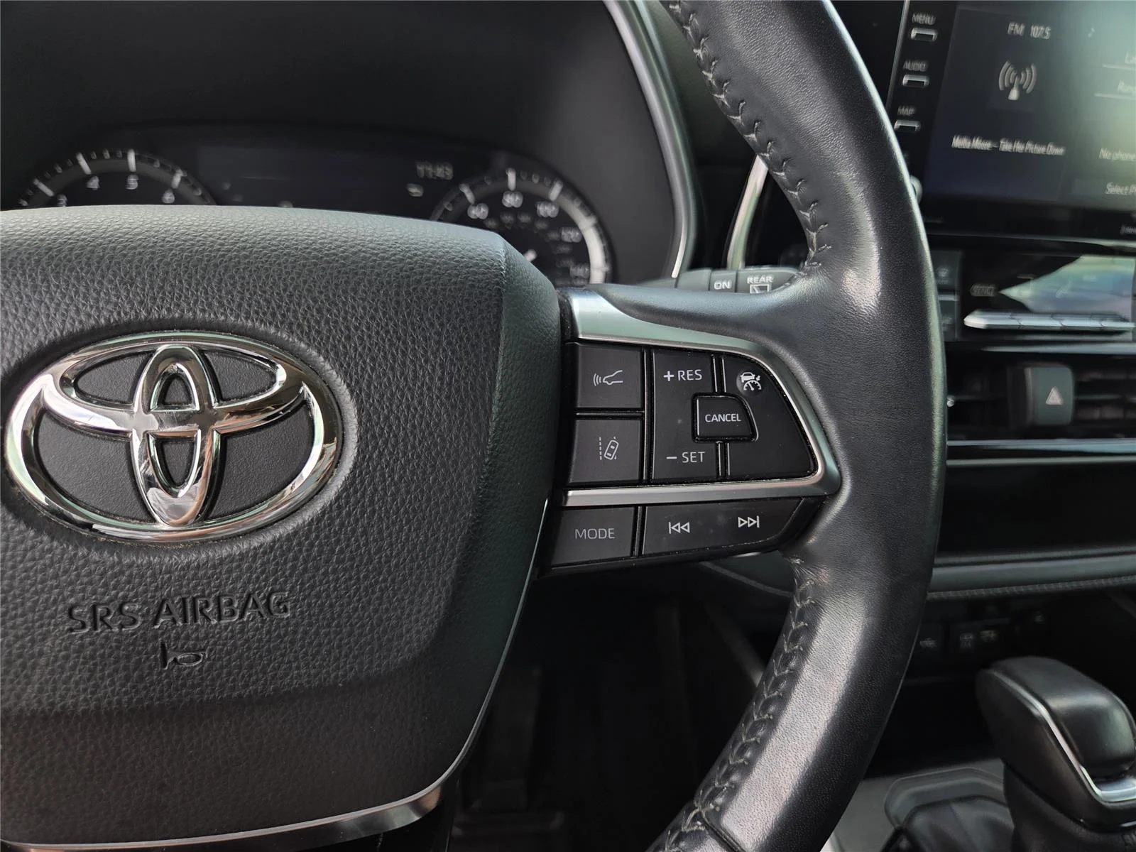 Used 2021 Midnight Black Metallic Toyota XLE image 26