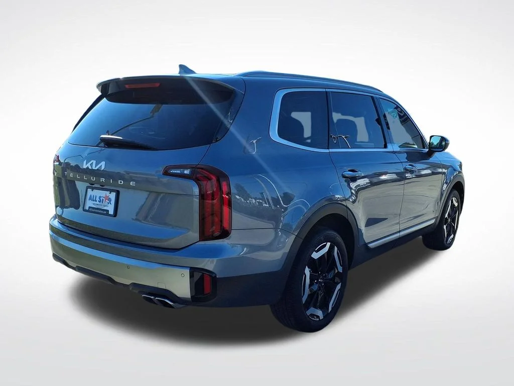 Used 2025 Silver Kia S image 9
