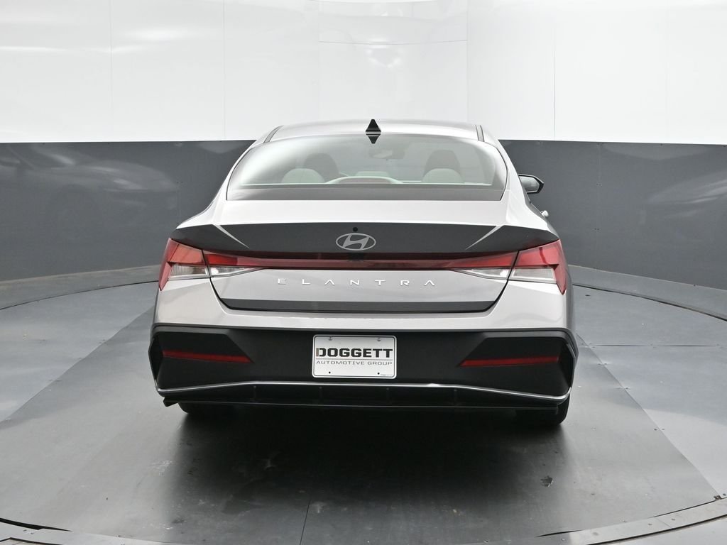 Used 2024 Silver Hyundai SEL image 5