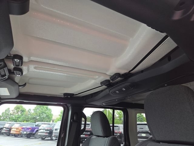 New 2026 Granite Crystal Metallic Clear-Coat Exterior Paint Jeep 85th Anniversary Edition image 9