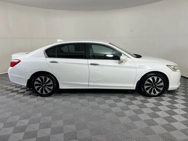 Used 2015 White Honda  image 8