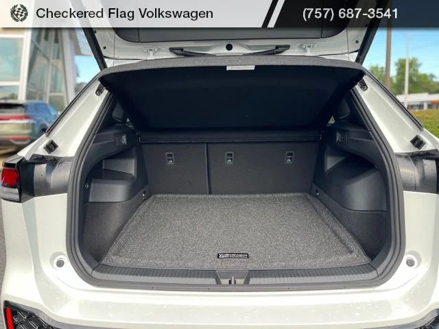 New 2026 White Volkswagen 2.0T SE R-Line Black image 33