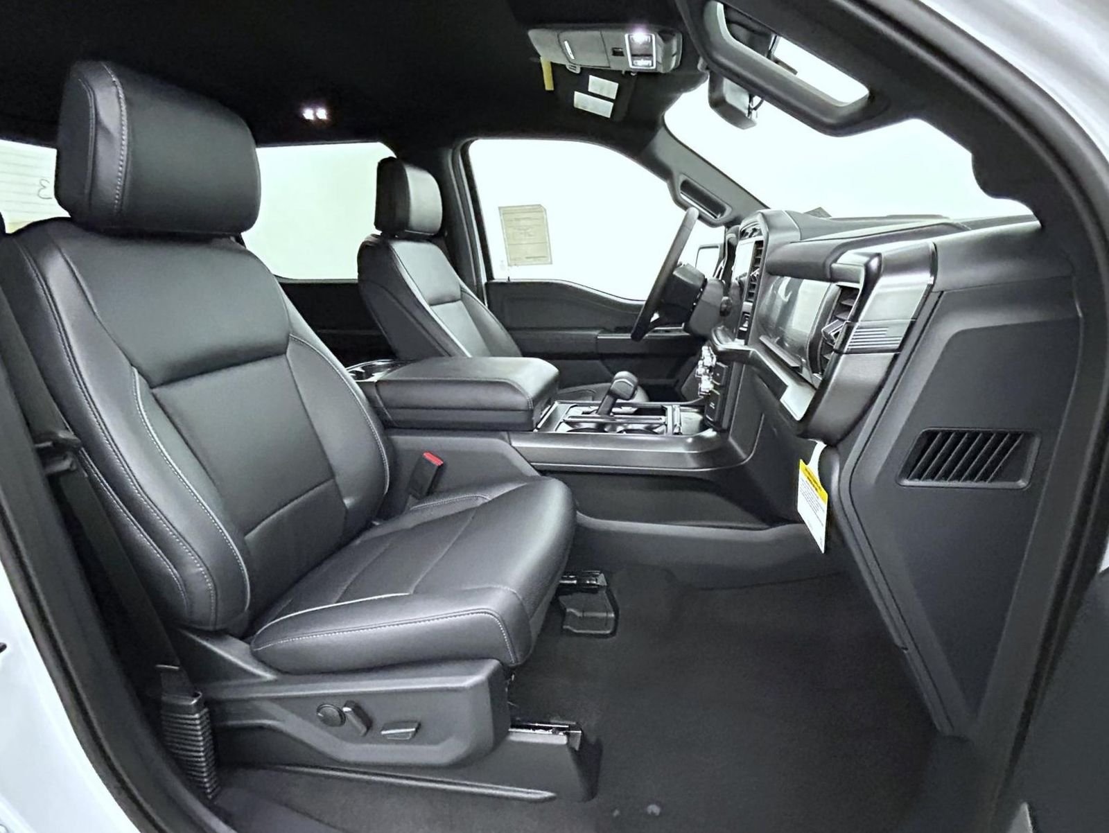 New 2026 Oxford White Ford Lariat image 15