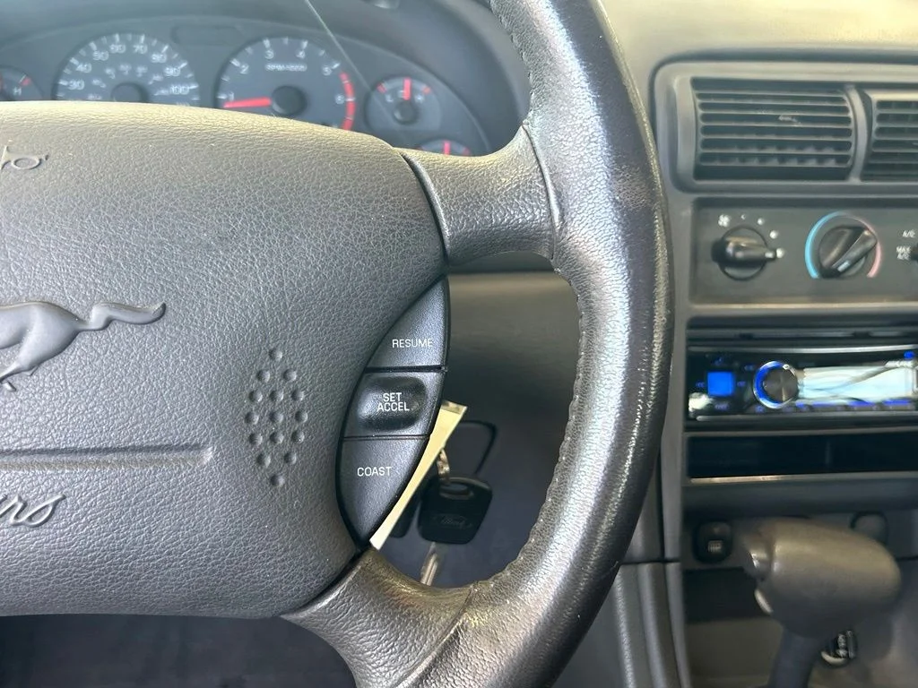 Used 2003 Red Ford V6 image 30