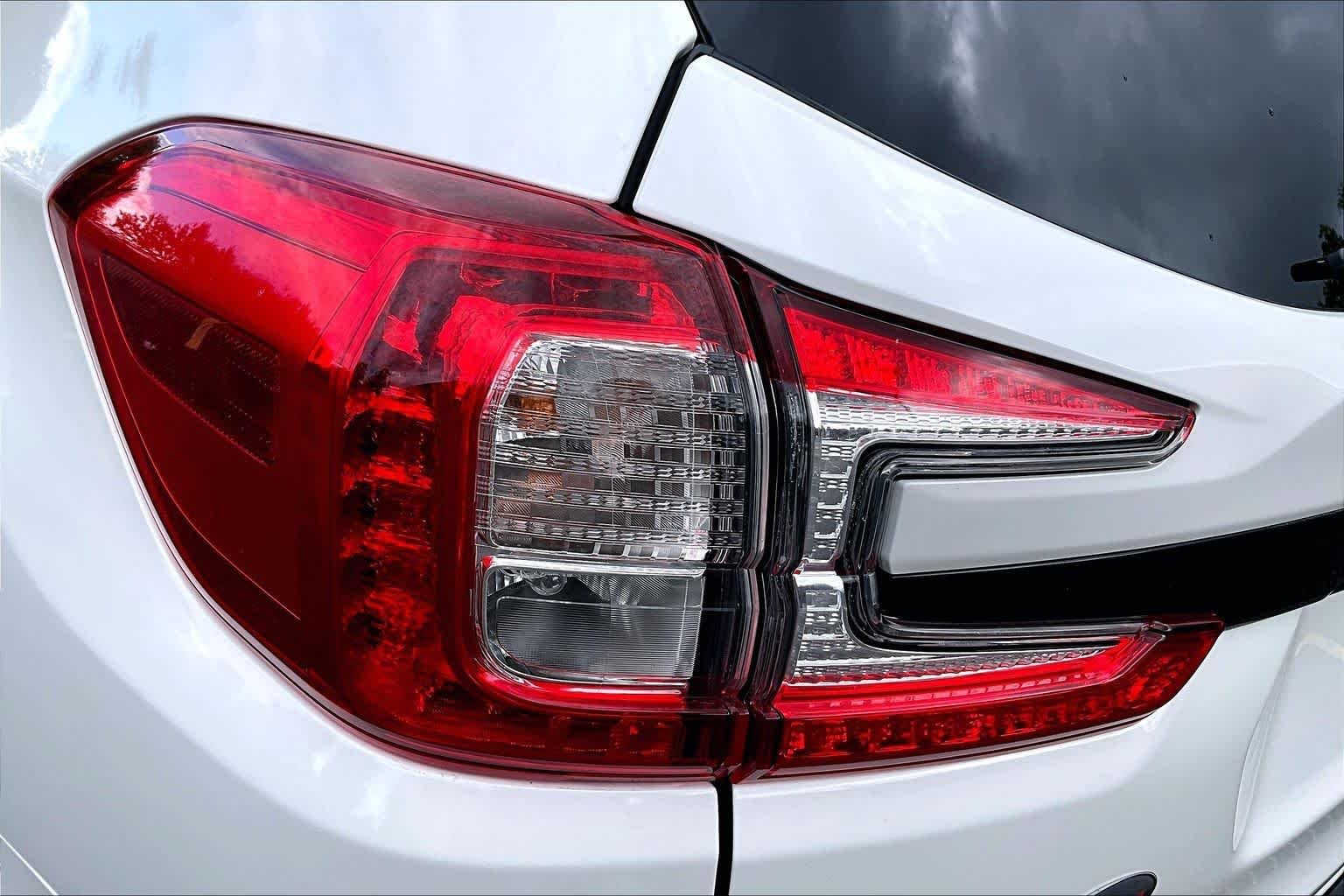 Used 2023 Crystal White Pearl Subaru Onyx Edition image 28
