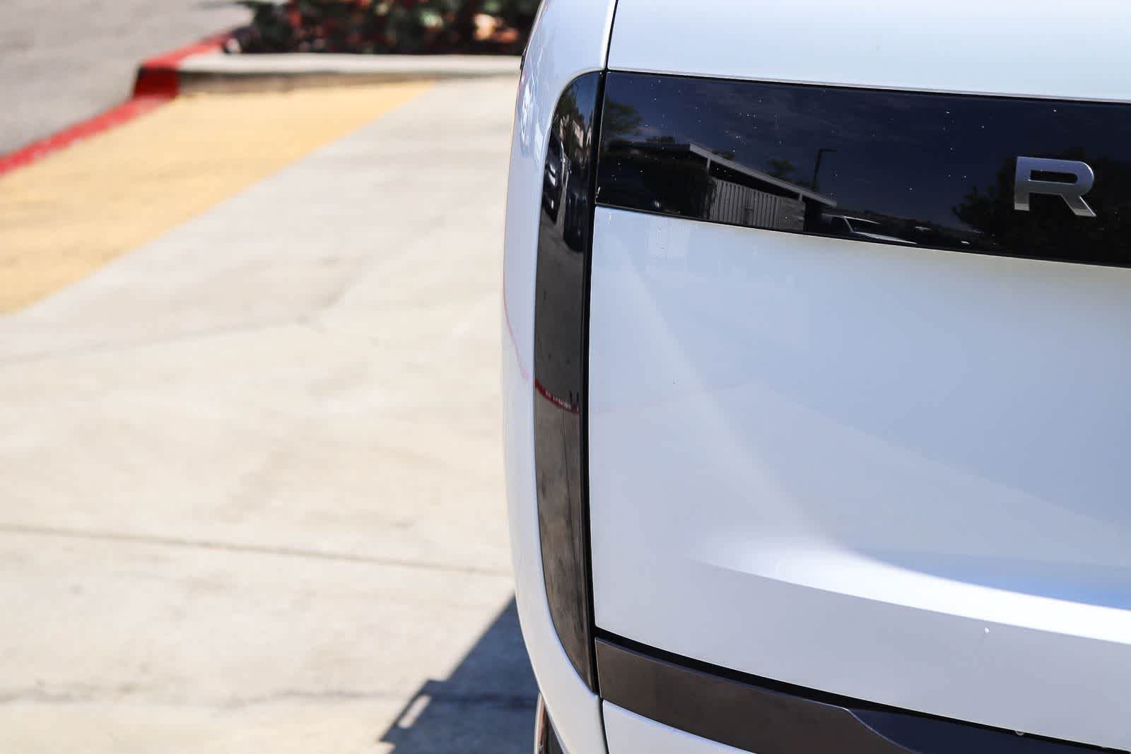 New 2026 Fuji White Land Rover SE image 7
