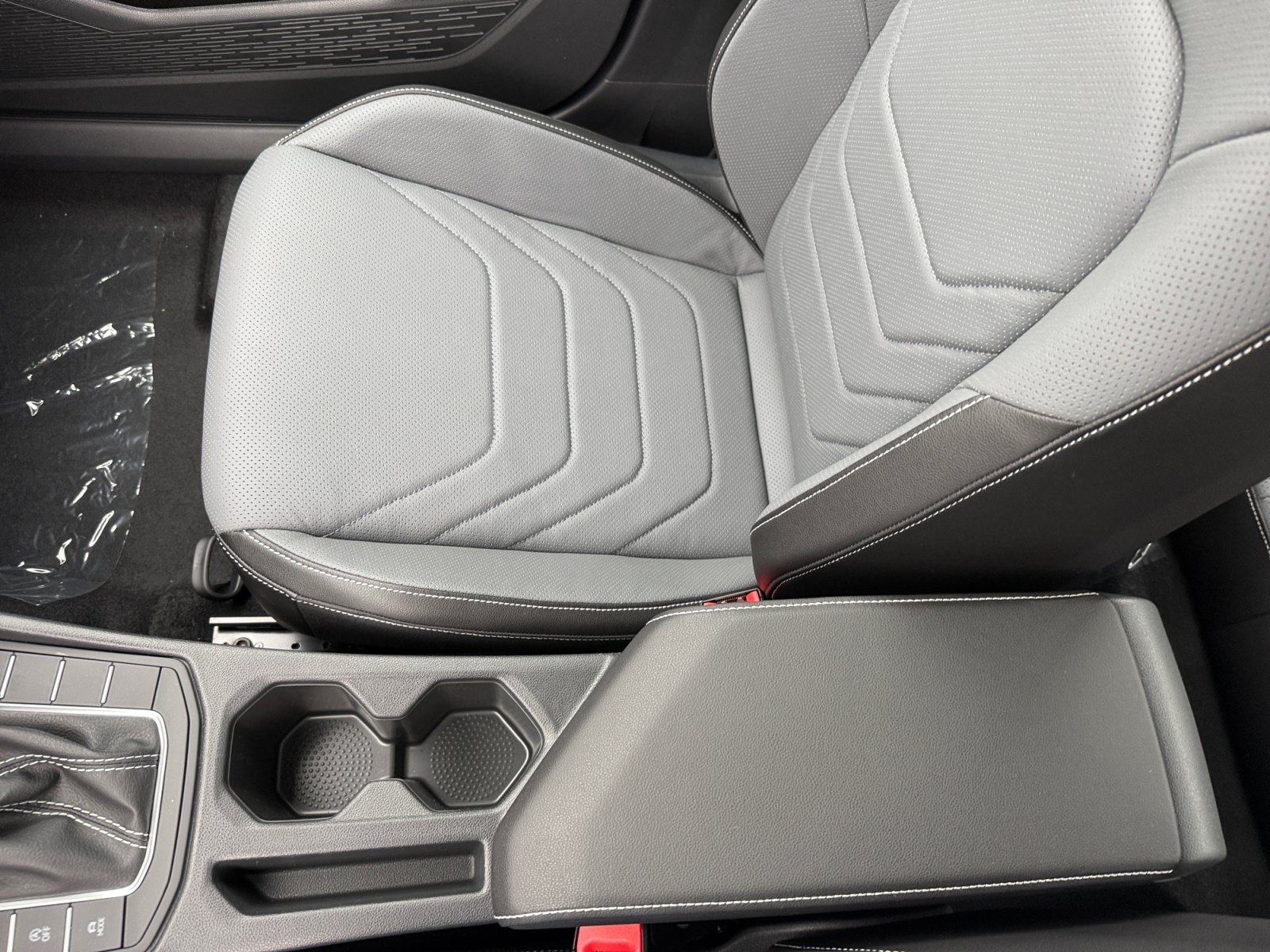 New 2027 Gray Volkswagen SEL image 14