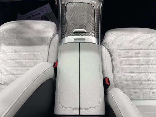 New 2026 MANUFAKTUR Moonlight Whit Mercedes-Benz GLC 300 image 36