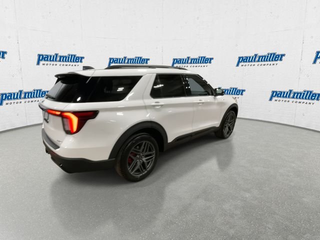 New 2026 Star White Metallic Tri-Coat Ford ST-Line image 11