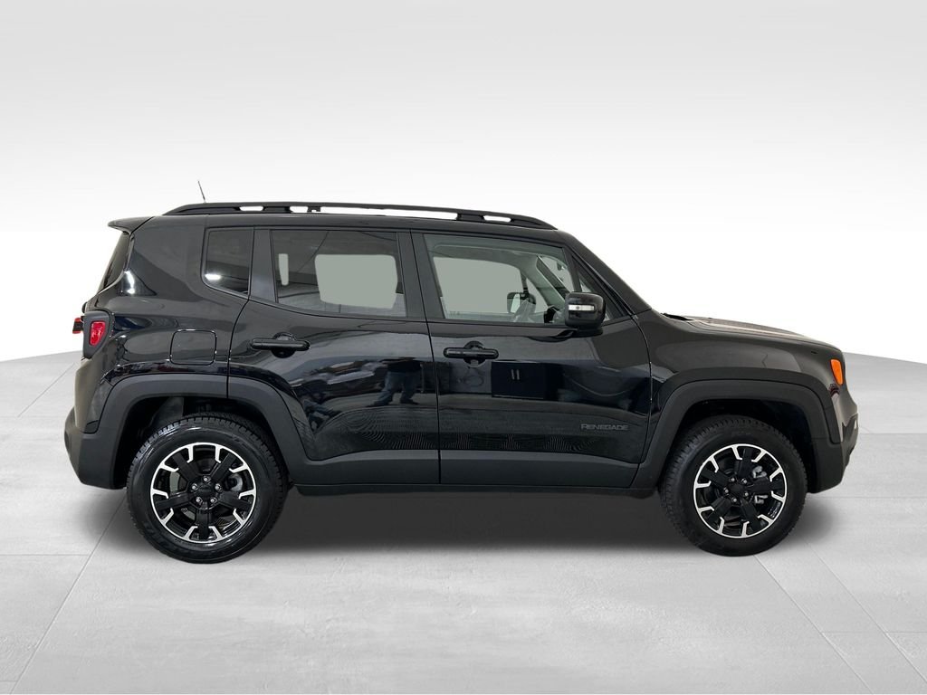 Used 2023 Black Jeep Latitude image 6
