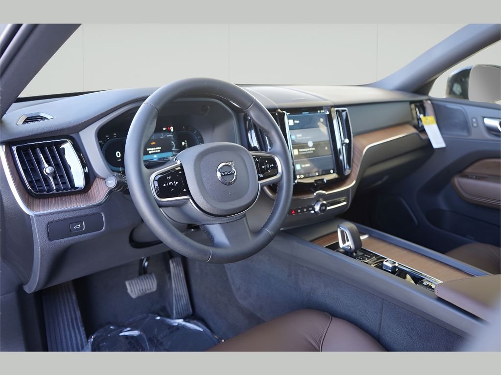 2025 Volvo XC60 Plus - Photo 16