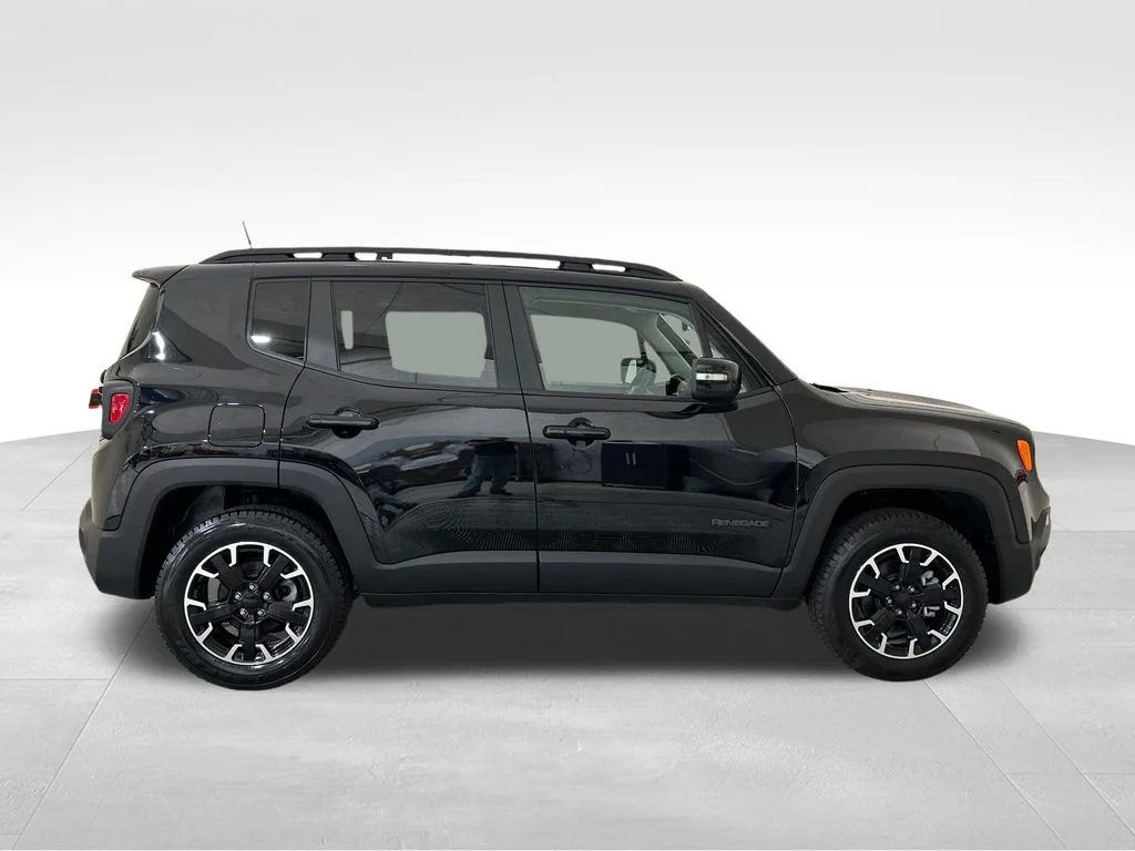 Used 2023 Black Jeep Latitude image 6