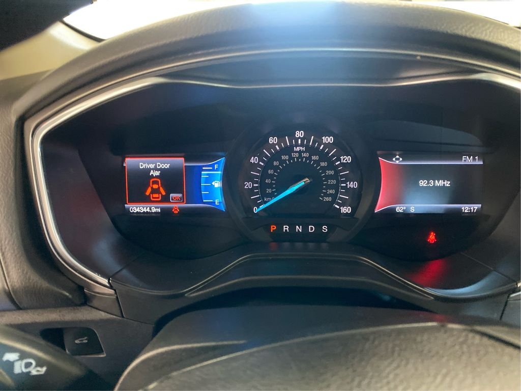 Used 2020 Blue Ford SE image 11