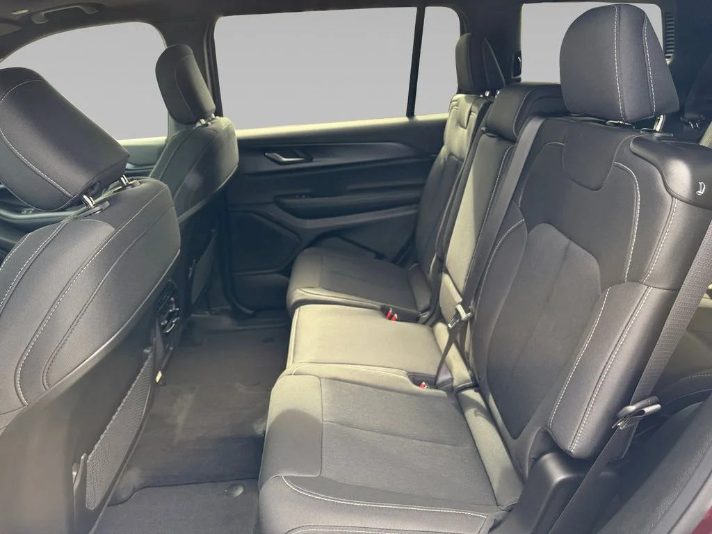 New 2026 Velvet Red Pearl-Coat Exterior Paint Jeep Laredo image 15