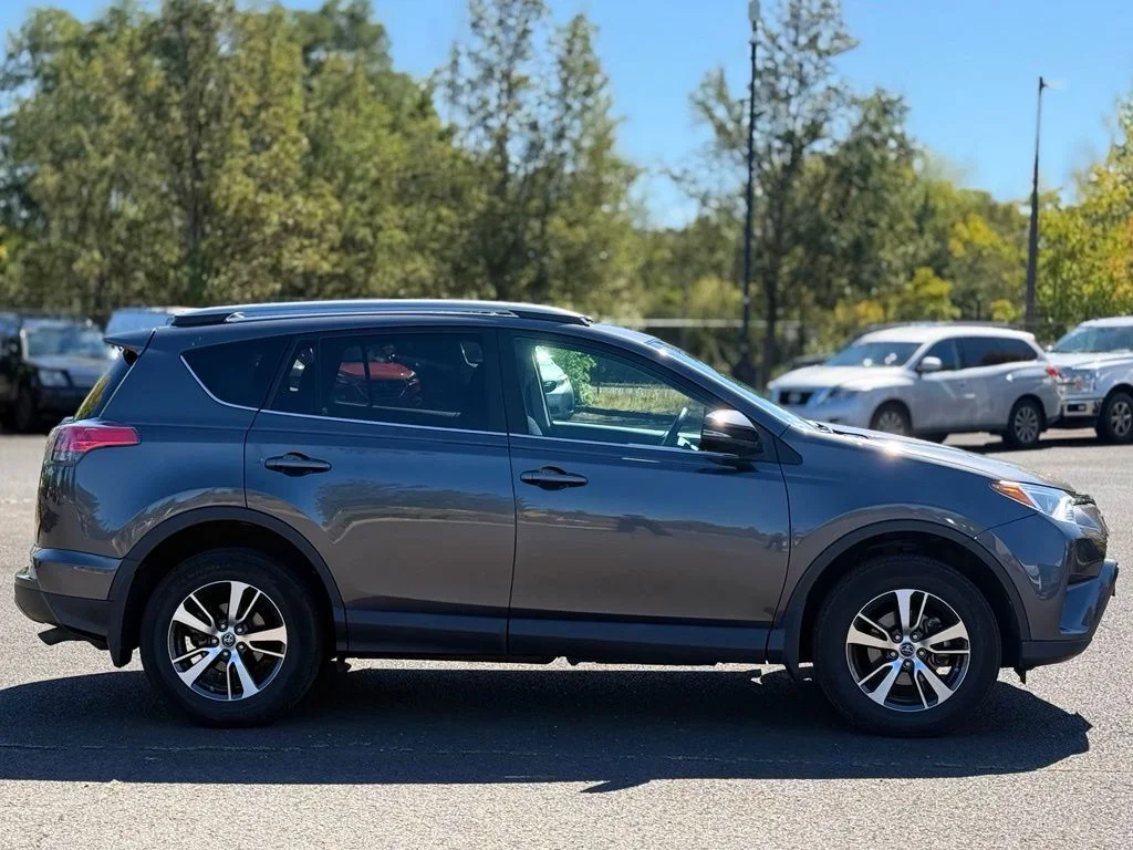 Used 2017 Gray Toyota XLE image 6