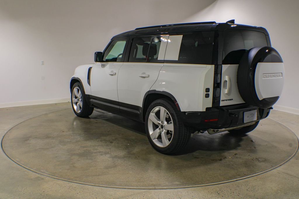 New 2026 Fuji White Land Rover X-Dynamic SE image 3